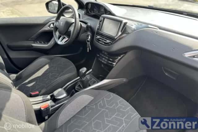 Peugeot 2008 (2016) thumbnail 4