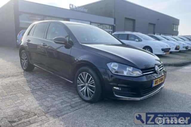 Volkswagen Golf (2016) thumbnail 1