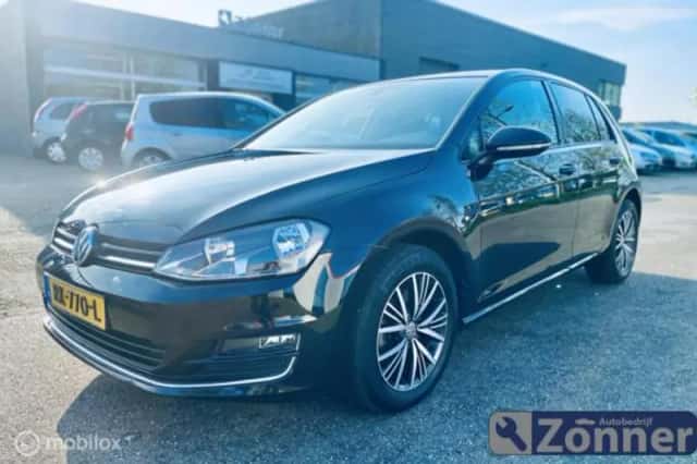 Volkswagen Golf (2016) thumbnail 2