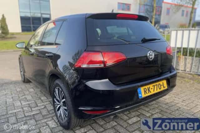Volkswagen Golf (2016) thumbnail 4
