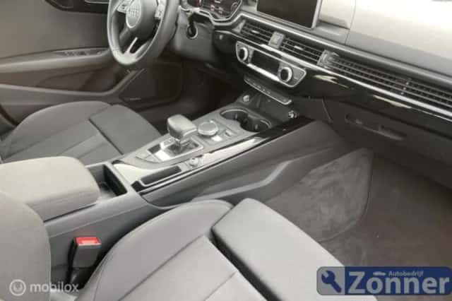 Audi A4 (2018) thumbnail 5