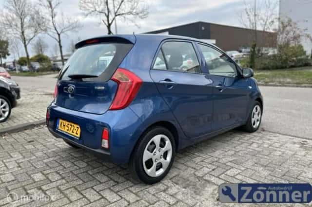 Kia Picanto (2016) thumbnail 3