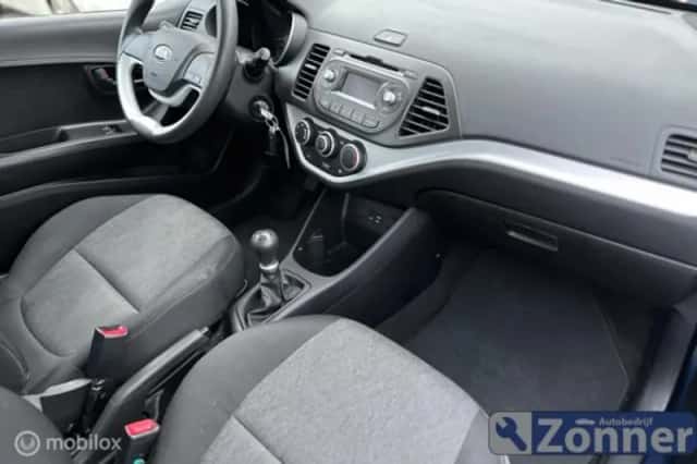 Kia Picanto (2016) thumbnail 5