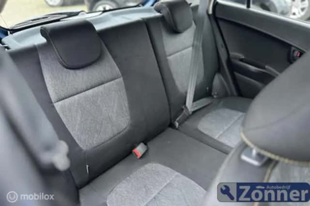 Kia Picanto (2016) thumbnail 6