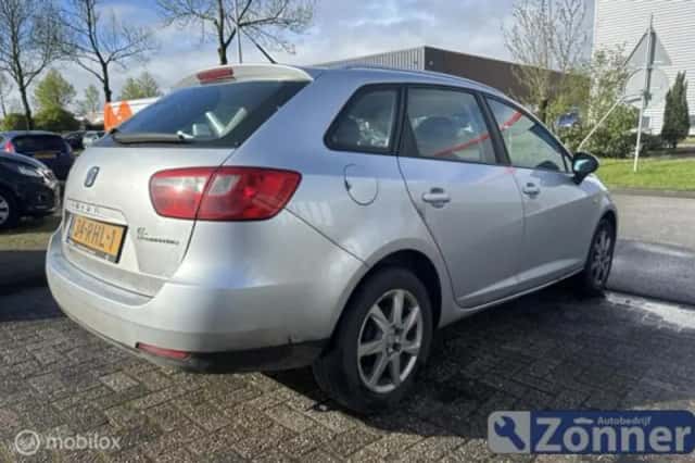 SEAT Ibiza (2011) thumbnail 2