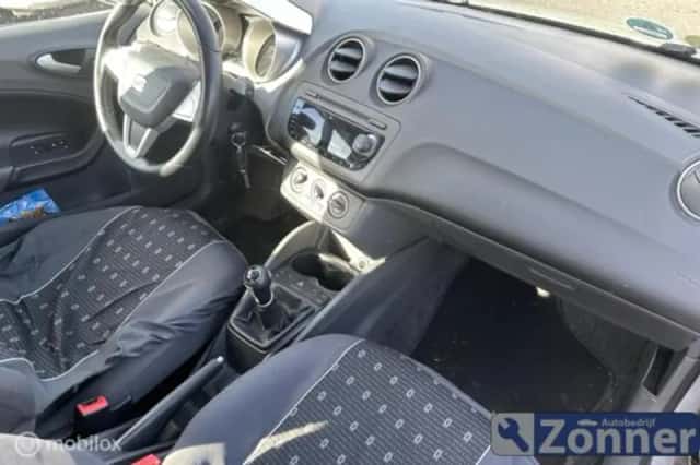 SEAT Ibiza (2011) thumbnail 4