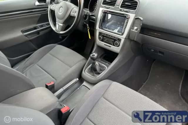 Volkswagen Golf (2010) thumbnail 5
