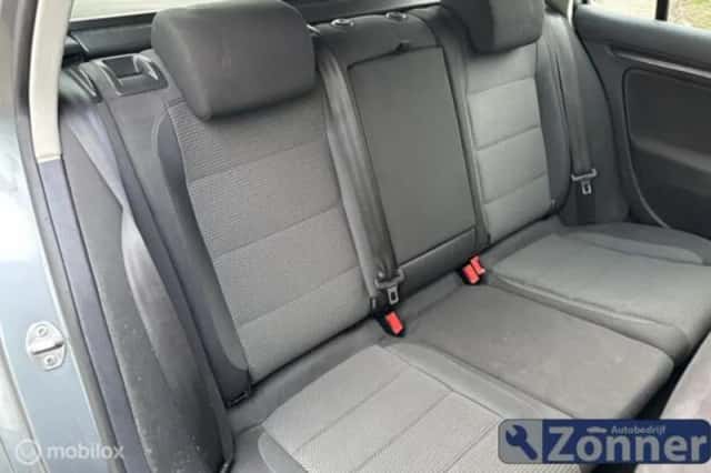 Volkswagen Golf (2010) thumbnail 6