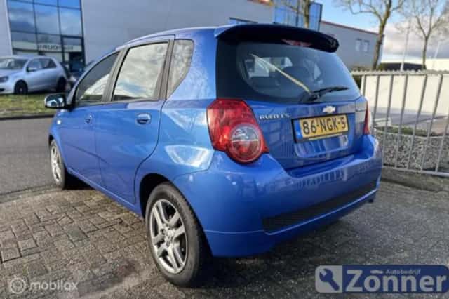 Chevrolet Aveo (2010) thumbnail 4