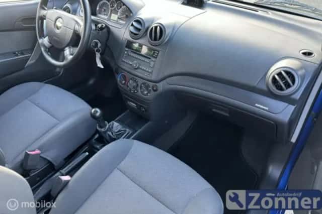 Chevrolet Aveo (2010) thumbnail 5