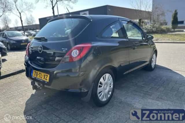 Opel Corsa (2006) thumbnail 3