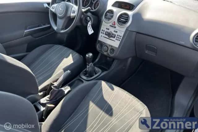 Opel Corsa (2006) thumbnail 5