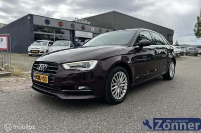 Audi A3 (2013) thumbnail 2