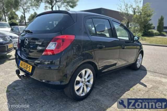 Opel Corsa (2012) thumbnail 3