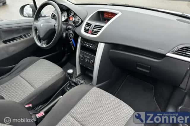 Peugeot 207 (2010) thumbnail 5