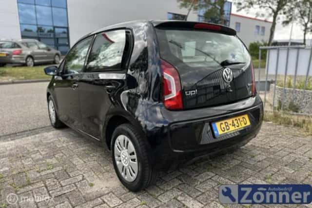 Volkswagen Up! (2015) thumbnail 4