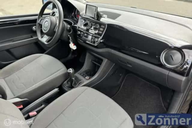 Volkswagen Up! (2015) thumbnail 5