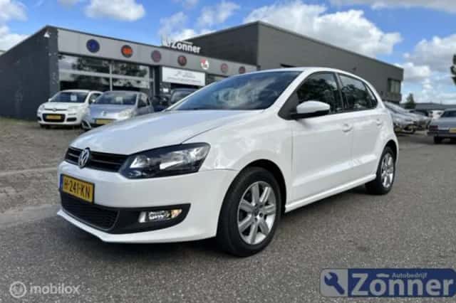 Volkswagen Polo (2010) thumbnail 2