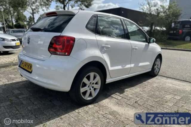 Volkswagen Polo (2010) thumbnail 3