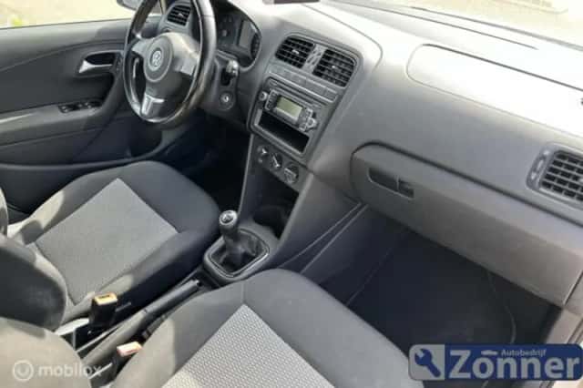 Volkswagen Polo (2010) thumbnail 5