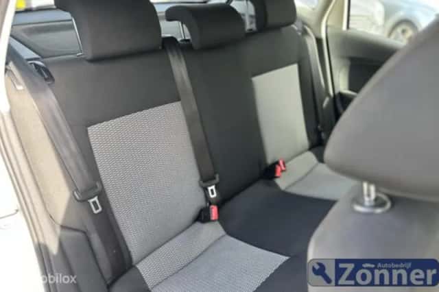 Volkswagen Polo (2010) thumbnail 6
