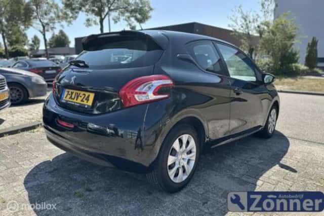 Peugeot 208 (2014) thumbnail 3