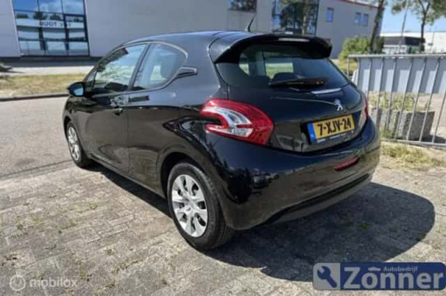 Peugeot 208 (2014) thumbnail 4