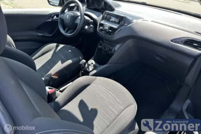 Peugeot 208 (2014) thumbnail 5