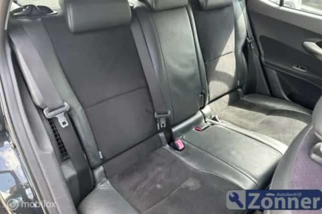 Toyota Auris (2010) thumbnail 6