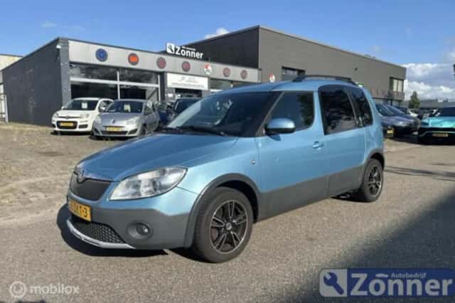 Škoda Roomster (2013) thumbnail 2