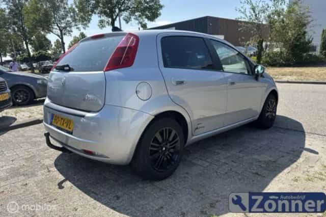 Fiat Grande Punto (2007) thumbnail 3