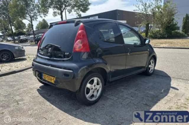 Peugeot 107 (2012) thumbnail 3