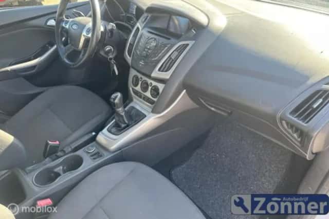 Ford Focus (2014) thumbnail 4