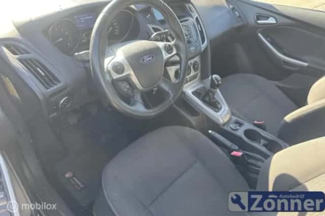 Ford Focus (2014) thumbnail 5