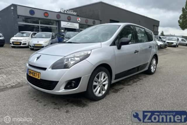 Renault Scénic (2010) thumbnail 2
