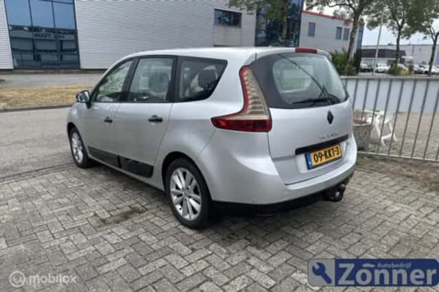 Renault Scénic (2010) thumbnail 4