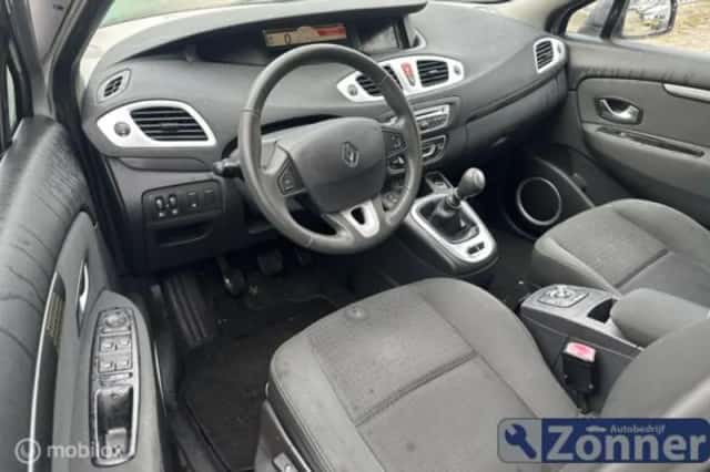 Renault Scénic (2010) thumbnail 6