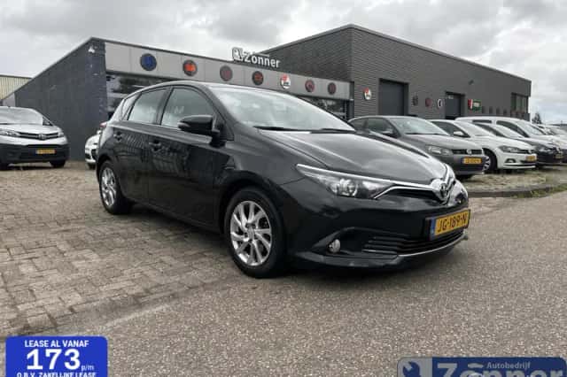 Toyota Auris (2016) thumbnail 1
