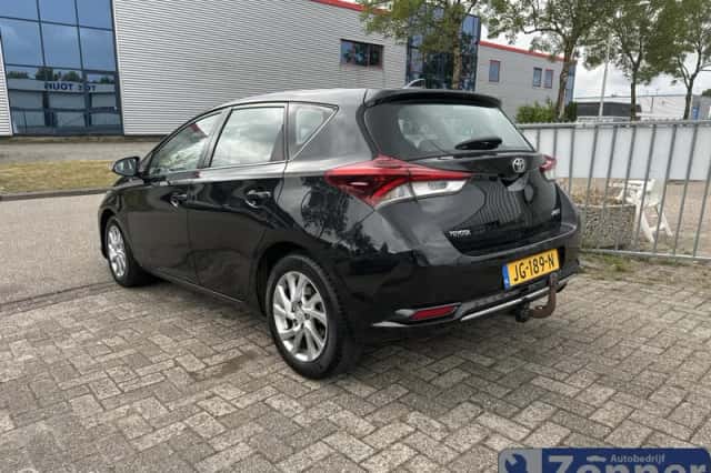 Toyota Auris (2016) thumbnail 4