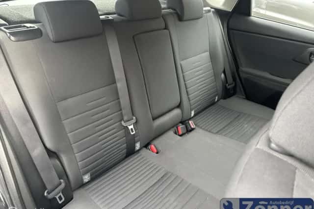 Toyota Auris (2016) thumbnail 6
