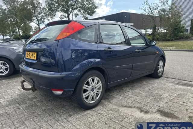 Ford Focus (2004) thumbnail 3