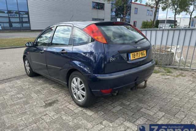 Ford Focus (2004) thumbnail 4