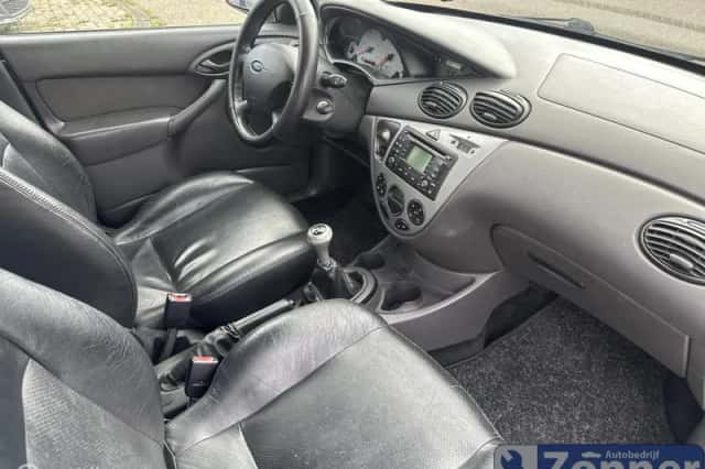 Ford Focus (2004) thumbnail 5