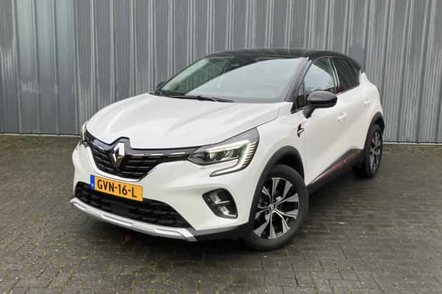 Renault Captur (2023) thumbnail 2