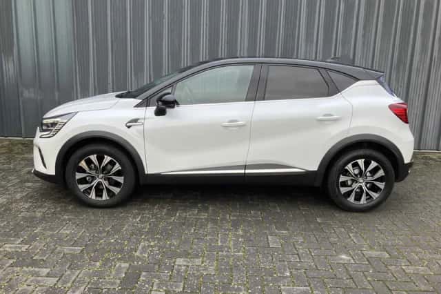 Renault Captur (2023) thumbnail 3