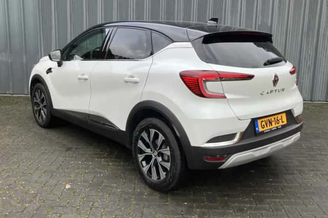 Renault Captur (2023) thumbnail 4