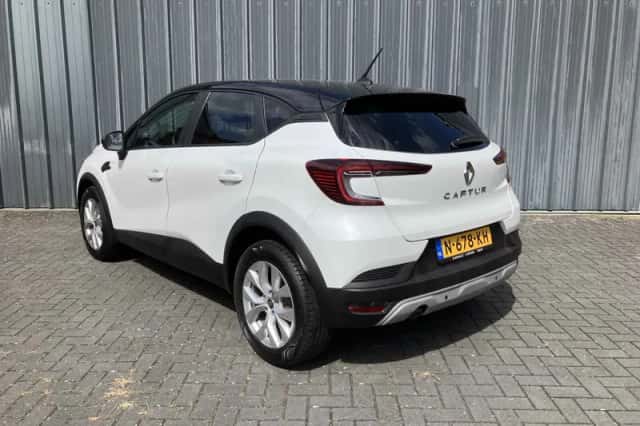 Renault Captur (2021) thumbnail 4