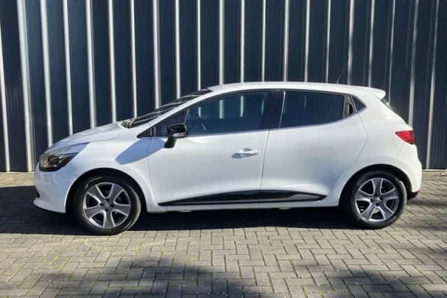 Renault Clio (2015) thumbnail 2