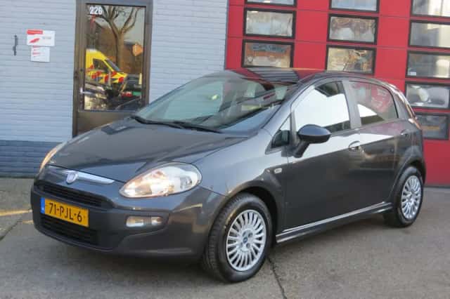 Fiat Punto (2011) thumbnail 1