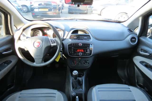 Fiat Punto (2011) thumbnail 3